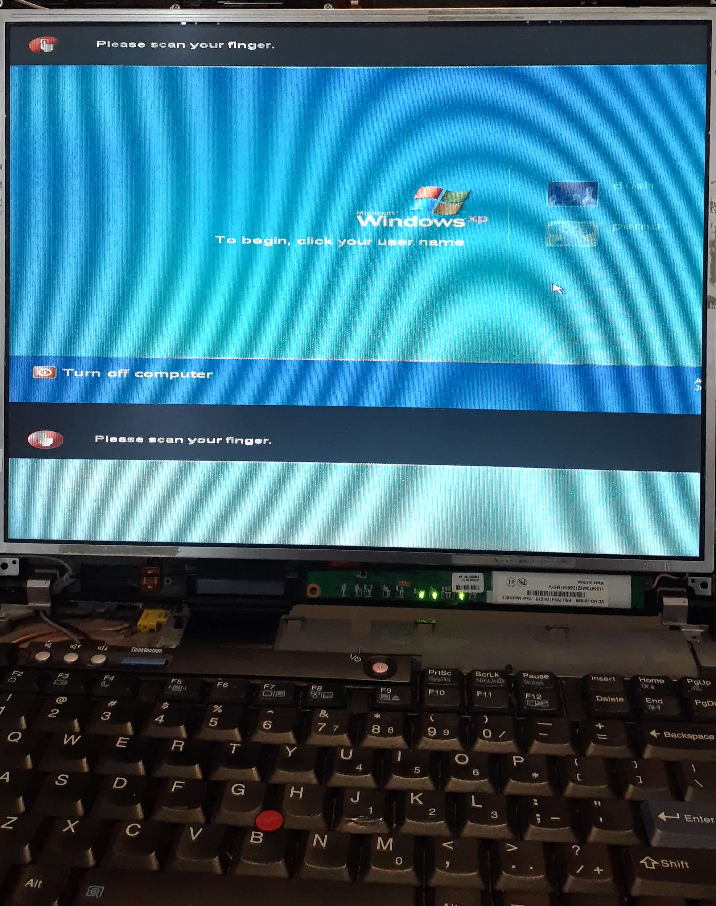 The ThinkPad Screen apears garbled, with the right side missing, and the top duplicated to the bottom.